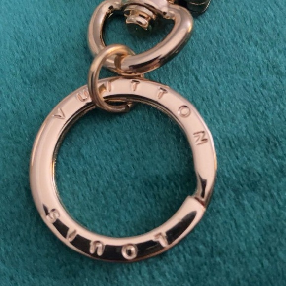 Louis Vuitton Rose Gold Key Holder - Picture 4 of 4
